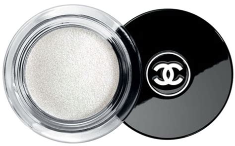 Chanel Illusion d'Ombre Eyeshadow in Fantasme Review 